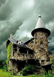 Maison De Sorciere Avec Ciel D Orage In France Com Imagens Casas De Contos De Fadas Casa De Campo Casas Abandonadas