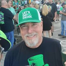 What is the purpose of the sign advertising food trucks and live music in  Daytona?