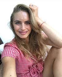 Veronica Hartwell's Instagram, Twitter & Facebook