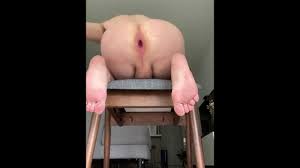 Огромная анальная пробка, зияющая дыра