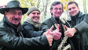 Wraz z krzysztofem krawczykiem, sławomirem kowalewskim, jerzym krzemińskim i bogdanem borkowskim stworzył w 1963 roku trubadurów, w których występuje do dzisiaj. Lodz Trubadurzy Maja 45 Lat Dziennik Lodzki