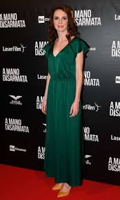 She is an actress and writer, known for dov'è mario? Una Pezza Di Lundini Programma Comico Ideato Da Giovanni Benincasa Ha Fatto Un Buco Nell Acqua Media E Tv