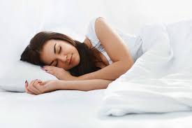 In diesem beitrag erläutern wir, wie sie ihr schlafzimmer optimal mit frischluft versorgen. Schlafzimmer Kuhlen Tipps Tricks Fur Kuhle Schlafraume An Heissen Tagen