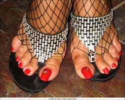 Lady Barbara wild legs VR sex HD pics – experience virtual footplay now