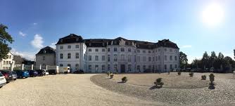 Resort is located in 9 km from the centre. Hochzeit Mit Fotograf Im Schloss Engers Hochzeit Koblenz Events Dj Fotobox Jukebox