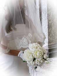 Your wedding flowers should be selected to work in harmony with the colouring and texture of your bridal gown & bridesmaids, to enhance and compliment, to ensure quality shading and textures are correct as your wedding bouquet will feature in all of your wedding snaps. Seasonal Wedding Flowers For Your Destination Wedding In Italy