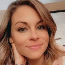 Ginger Stoddard's Instagram, Twitter & Facebook