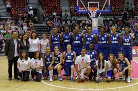 Pierre vincent, sélectionneur de l'équipe de france féminine de basket a retenu la joueuse du nantes rezé basket, marielle amant rappelons aussi que l'entraineur adjoint de l'équipe de france thierry moullec, est également de la région puisqu'il s'agit du responsable du pôle espoir de basket féminin. Equipe De France De Basket Ball Feminin En 2013 Wikipedia