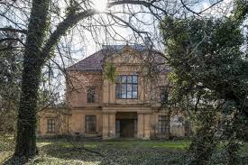 Die hauspreise um das beliebte reiseziel nähern sich den niveaus, die in budapest in in balatonfüred muss man die höchsten preise für ein haus bzw. Schloss Zum Verkauf In Ungarn Mit Eigener Thermalquelle Veszprem Ungarn Ph0352