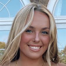 Adrianna Lavell's Instagram, Twitter & Facebook