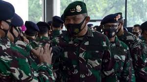 Kunjungan pangkostrad beserta rombongan disambut langsung oleh panglima divisi infanteri 3 kostrad mayjen tni wanti w.f mamahit, m.si., didampingi oleh kasdivif 3 kostrad, irdivif 3 kostrad. Panglima Kostrad Tni Samai Pangkat Letjen Prabowo Subianto