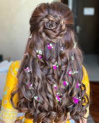 27 Effortlessly Stylish Half Tie Hairstyles We Spotted On Real Brides Open Hairstyles Long Hair Styles Indian Hairstyles