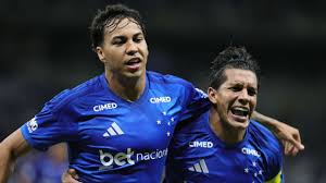Cruzeiro perde Cássio e Gerson, sofre com 'muralha' do Pouso Alegre, mas vence no fim e avança à final do Campeonato Mineiro
