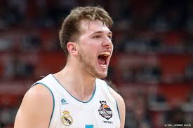 Luka doncic is arguably the most decorated european player to make a jump to the nba. Driver Sainz And Basketball Player Doncic Become Honorary Members Of Real Madrid Ruetir