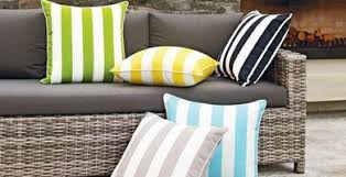 I cuscini donano ancora più morbidezza e comfort al tuo divano. Cuscini Per Divani Esterni