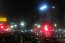 Kumpulan gambar mewarnai yang menarik dan bagus untuk anak tk dan paud dari gambar hewan, pemandangan, masjid, buah, gambar mewarnai hello kity dan lainnya. Malam Pergantian Tahun Di Monas Diwarnai Parkir Liar Republika Online