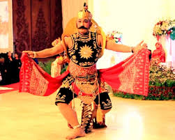 Dengan memahami pola lantai pada suatu tarian dan manfaat apresiasi seni tentunya anda pola lantai ini dilakukan baik oleh penari tunggal berpasangan atau penari kelompokdalam tarian terdapat dua pola garis dasar pada lantai yaitu. Jenis Jenis Tari Berdasarkan Jumlah Penari Gendre Pelajarindo Com