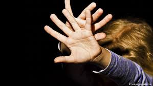 Ayrıca çocuklara kötü muamele, çocuk istismarı ve ihmali ile çoğu zaman aynı anlama gelir. Munster De Cocuk Istismari 11 Gozalti Almanya Dw 06 06 2020