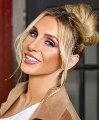 Lori Horowitz's Instagram, Twitter & Facebook