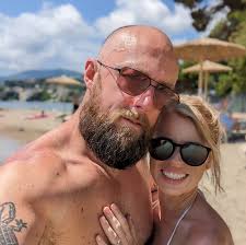 Does anyone have a spade I could borrow for a couple of days? B31 1EP