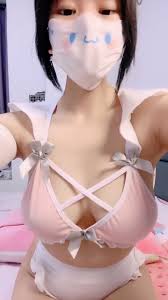 36D的依依】巨乳萝莉！身材绝绝子白虎肥逼_道具插逼啪啪_3 - EPORNER