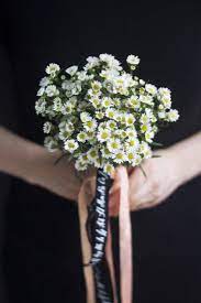 Bride On A Budget Diy Wedding Flowers For 20 Gardenista Diy Wedding Flowers Wedding Event Planning Wedding Flowers