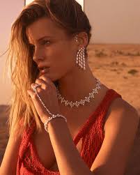 In his first appearance, dan and roseanne's old friend ziggy returns for a visit, prompting the conners to wonder what happened to themselves and when they became old. 2019 High Jewelry Collection Born To Be Wild Messika Paris