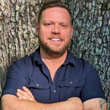 She sings it like an angel” Spoon talk featuring Alanis Morissette from the  Dave Matthews Band "Before These Crowded Streets" documentary #dmbgorgecrew  #davematthews #dmbgc #davematthewsband #dmb