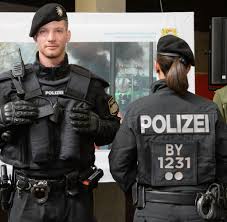Für hochzeiten, ausfahrten, oldtimer rallyes oder die urlaubsreise. What Does The Police Uniform Look Like In Your Country Askeurope
