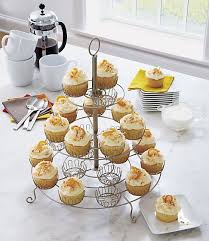 10 Idees Futees Le Presentoir A Cupcakes Les Idees De Ma Maison Cake Plates Stand Cupcake Tiers Stand 3 Tier Cupcake Stand
