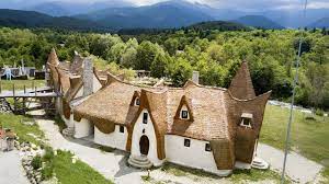 Aflat la doar 40 de kilometri de. Clay Castle Of The Valley Of Fairies Sibiu Romania Castelul De Lut Din Valea Zanelor Youtube
