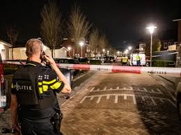 De politie is vrijdag eind van de ochtend massaal uitgerukt na een melding van een steekpartij op de bitterstraat. Steekpartij In Stadshagen Nieuws Zwolle Oozo Nl