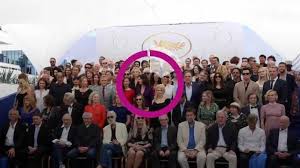 Son film est sélectionné pour le festival de cannes. Photo Suzanne La Fille De Vincent Lindon Et Sandrine Kiberlain Pose Topless Subtilement