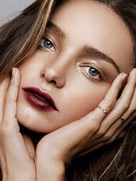 Office Makeup Looks You Should Try Right Now Career Girl Daily Berry Lipstick Hair Makeup Makeup Inspiration