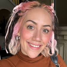 Elle Lowe (@helloellelowe)