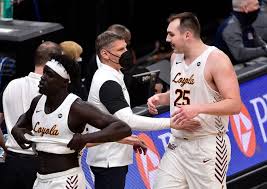 Members of loyola chicago's 1963 basketball team, from left, jerry harkness, les hunter, john egan and rich rochelle watch their alma mater loyola chicago, of course, brings a couple of other things along for the ride. Onmolernrnh Qm