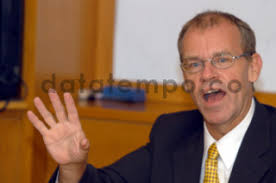 ERWIN ANDERSEN DAN WIJAYA KUSUMA SOEBROTO