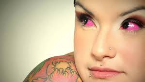 Eyeball tattooing is the process of permanently altering the color of the eye. Schockierend Neuer Trend Eyeball Tattoo Krone At
