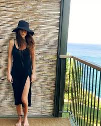 13 yaşında kameralarla tanışan yüsra geyik ilk olarak hayat bilgisi dizisinde rol aldı. Yusra Geyik Kim Kac Yasinda Evli Mi Instagram Adresi Ne Arkak Sokaklar Zelis Kim