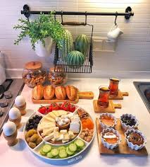 Goruntunun Olasi Icerigi 1 Kisi Masa Yi Goruntunun Iceri Image May Contain 1 Person Table In 2020 Food Presentation Food Decoration Serving Food