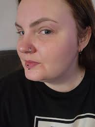 Anyone know of any places that have 2 piercers that can do 2 piercings at  once if you're catching my drift 😭