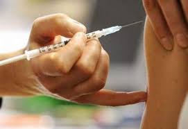 Essalud administra vacunas contra la neumonía a niños y adultos en riesgo, quienes son los más propensos a las bajas temperaturas. Vacunacion Antigripal En Hospitales Y Centros De Salud San Isidro