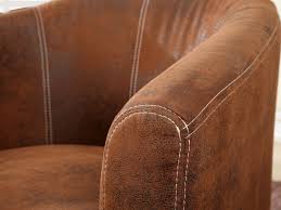Choisissez votre fauteuil cabriolet de couleur marron, beige ou encore noire pour apporter beaucoup de cachet à votre intérieur et mettre en avant une ambiance chic et chaleureuse. Fauteuil Cabriolet En Microfibre Vieillie Chocolat Alata
