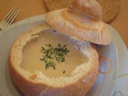 Knoblauchsuppe Im Suppentopf Aus Brot Serviert Rezept Kochbar De