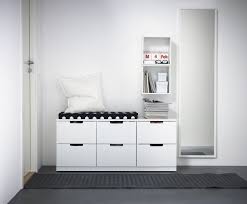 Banc Entree Blanc Avec Rangements Un Miroir Mural Pose Verticale Et Un Module Mural De Rangement Ikea Mobilier De Salon Idees De Meubles