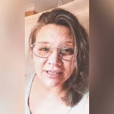 Elizabeth Corless's Instagram, Twitter & Facebook