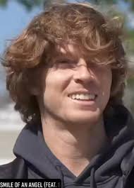 ALEXsandr(a)OH Bernard or: how a short man got big: