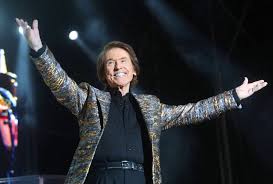 RAPHAEL 6.0': 60 AÑOS SOBRE LOS ESCENARIOS | TRAS SU TRIUNFAL GIRA AMERICANA, RAPHAEL REGRESA A ESPAÑA PARA SEGUIR CON EL 'TOUR 6.0' Y PRESENTAR SU NUEVO TRABAJO DISCOGRÁFICO