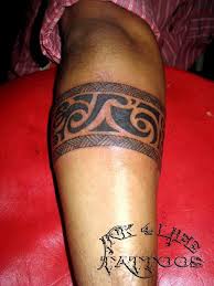 Polynesian half sleeve tattoo design #maoritattoos. 82 Maori Tattoos Neue Polynesische Motive