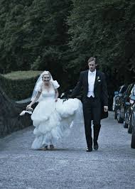 Kirsten Dunst And Alexander Skarsgard In Melancholia Film Vestido De Noiva Noivado Vestidos